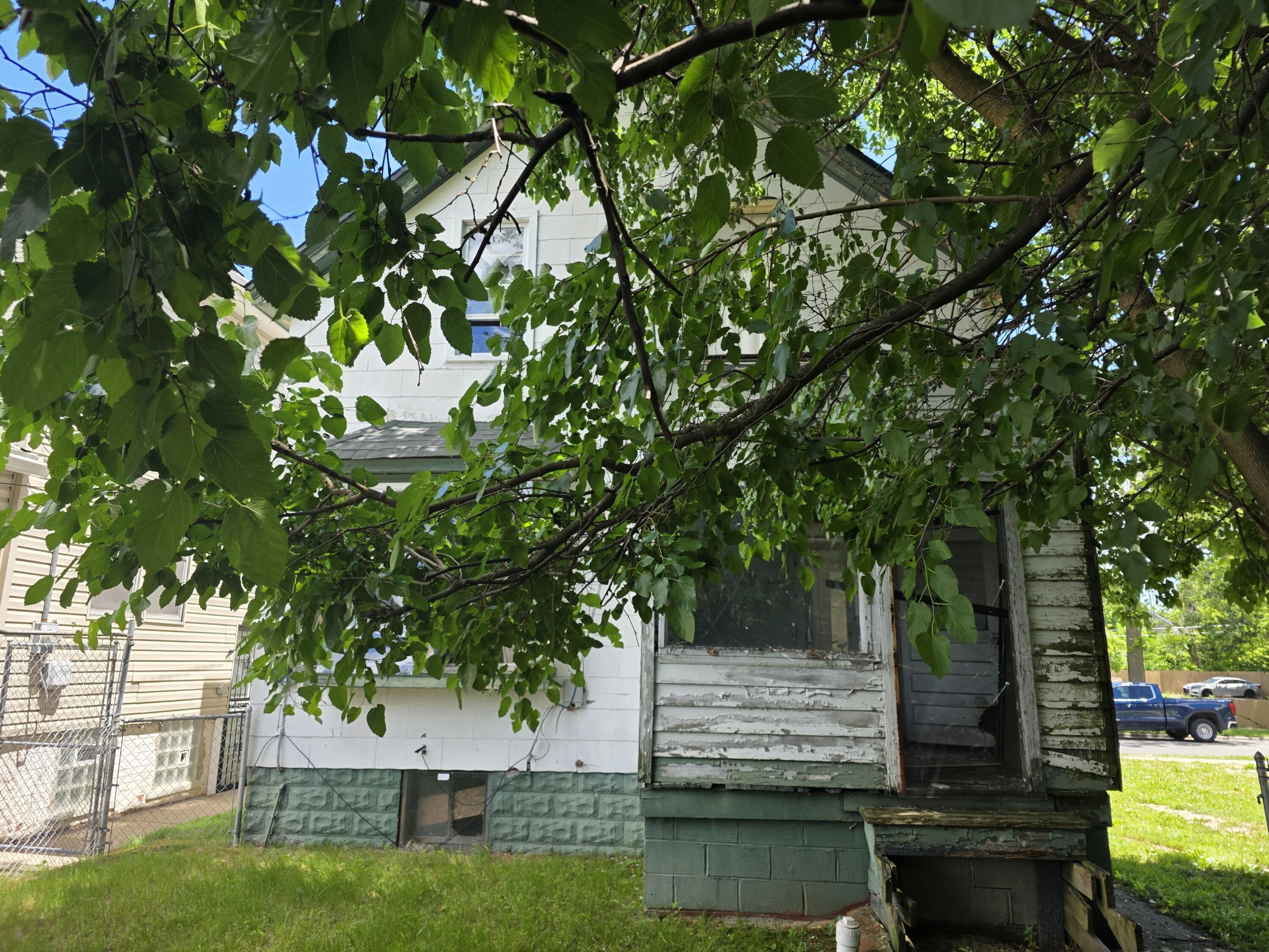 4011 French Road Detroit, MI 48214 - Photo 5 of 39 20260619_125918