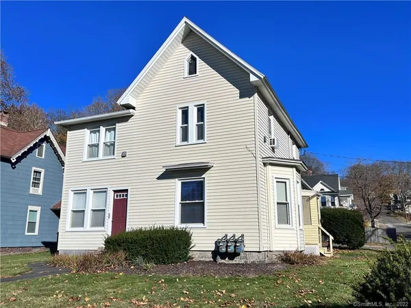 a view of a house with a yard