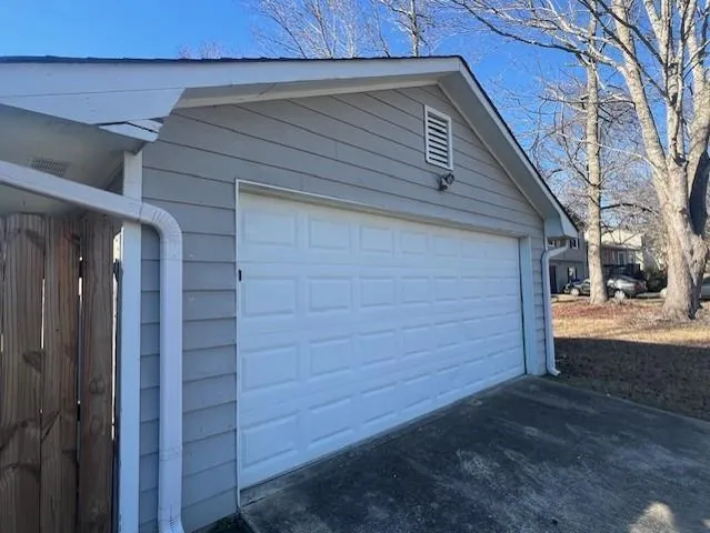 a view of back yard of the house