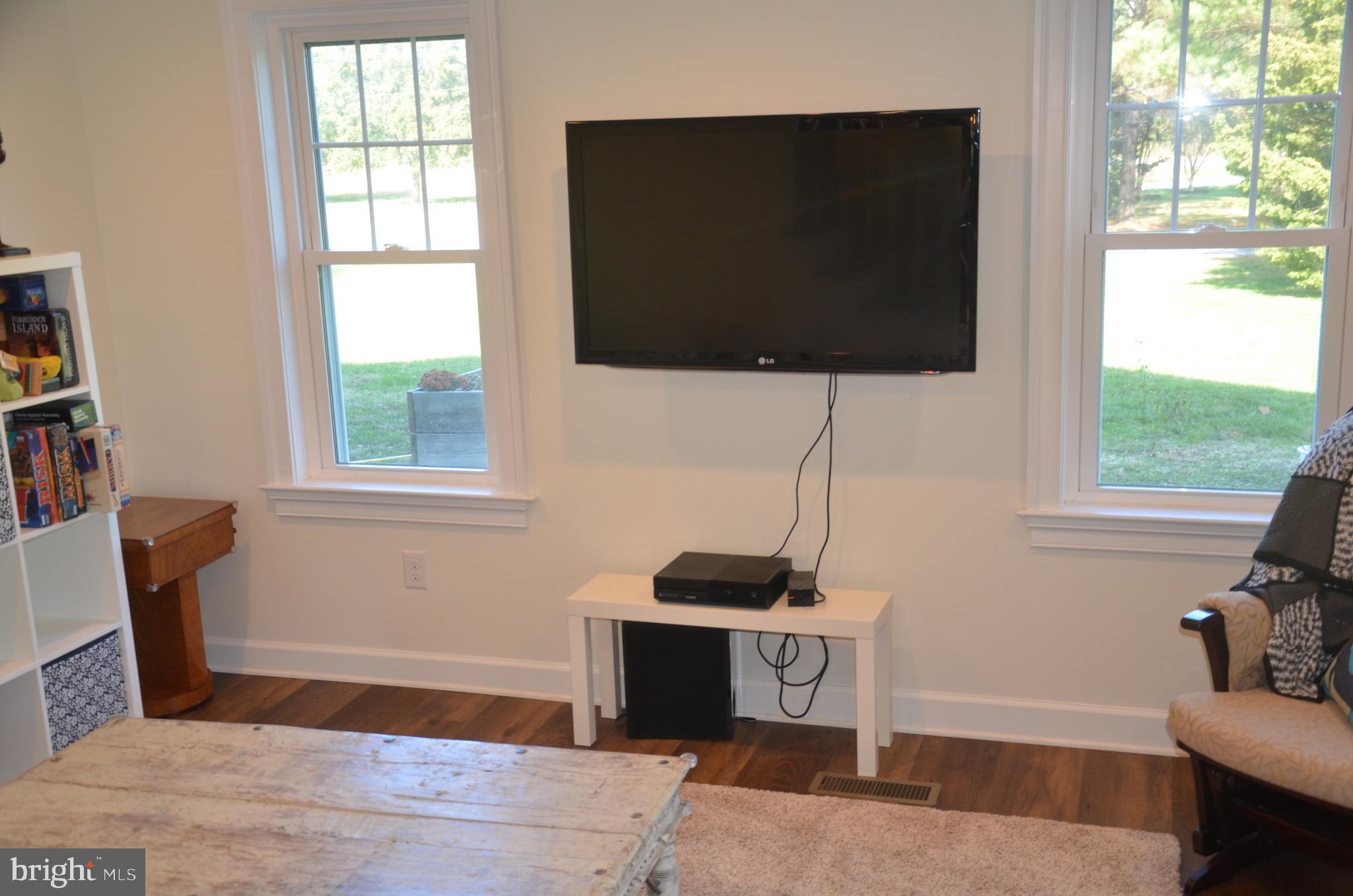 6536 Bozman Neavitt Road Bozman, MD 21612 - Photo 15 of 38 Family room