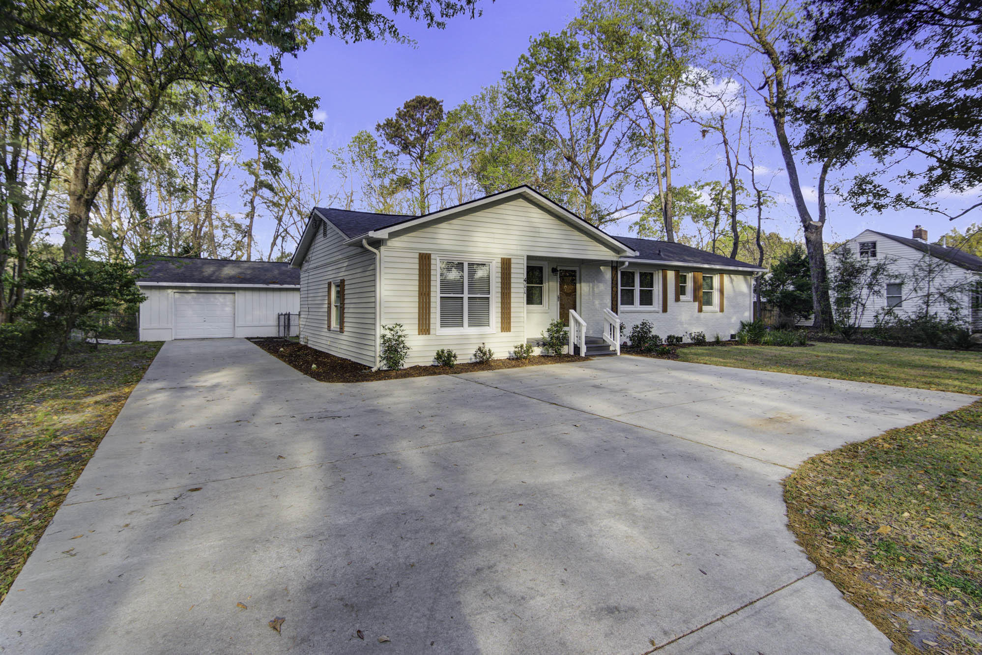411 Wappoo Road Charleston, SC 29407 - Photo 3 of 19 Set02