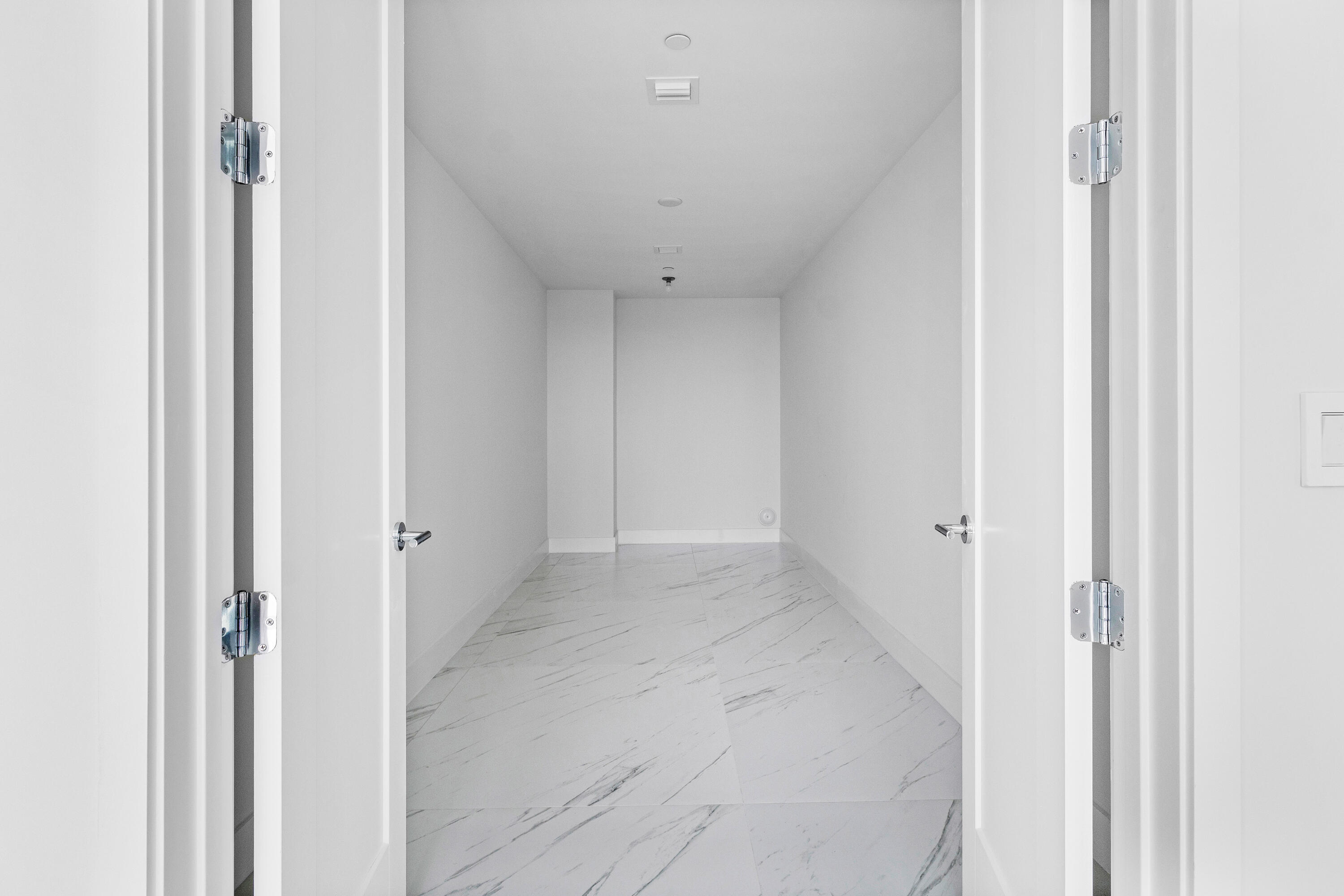495 East Royal Palm Road, Unit 402 Boca Raton, FL 33432 - Photo 20 of 63 a view of a hallway with a hallway