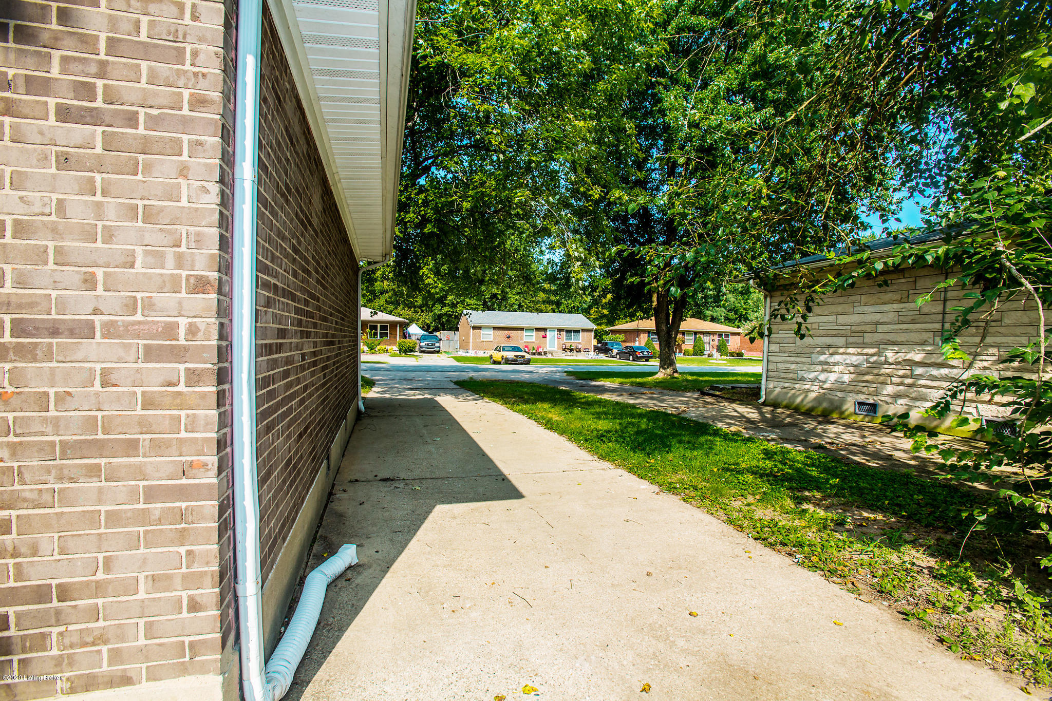 3414 Buckeye Road Louisville, KY 40216 - Photo 20 of 20 Driveway