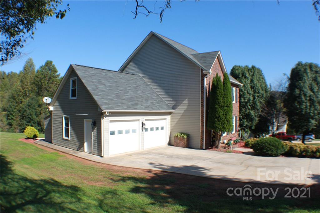 128 Cameron Drive Rutherfordton, NC 28139 - Photo 44 of 48 a front view of a house with garden