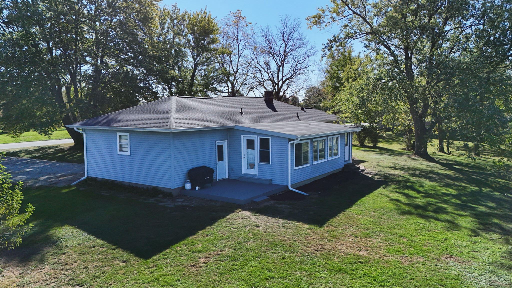 28 South Sager Road Valparaiso, IN 46383 - Photo 3 of 25 2048x1152
