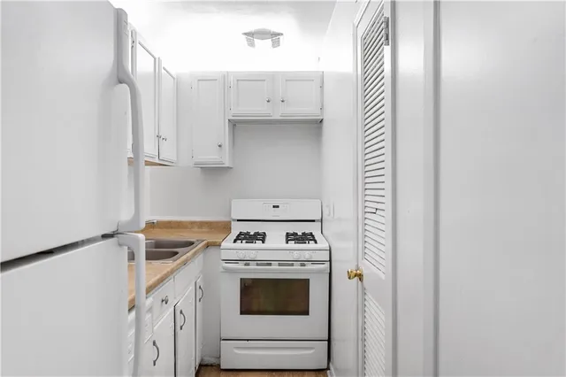 $1,000 | 11 Peachtree Hills Avenue Northeast, Unit B7, Atlanta, GA 30305