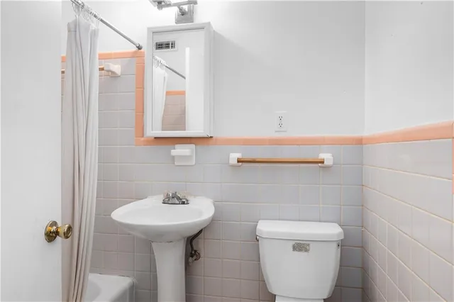 $1,000 | 11 Peachtree Hills Avenue Northeast, Unit B7, Atlanta, GA 30305