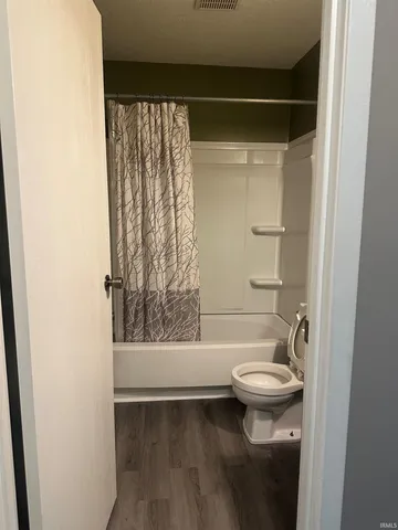 $1,500 | 562 East Graham Place, Bloomington, IN 47401