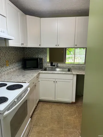 $1,500 | 562 East Graham Place, Bloomington, IN 47401