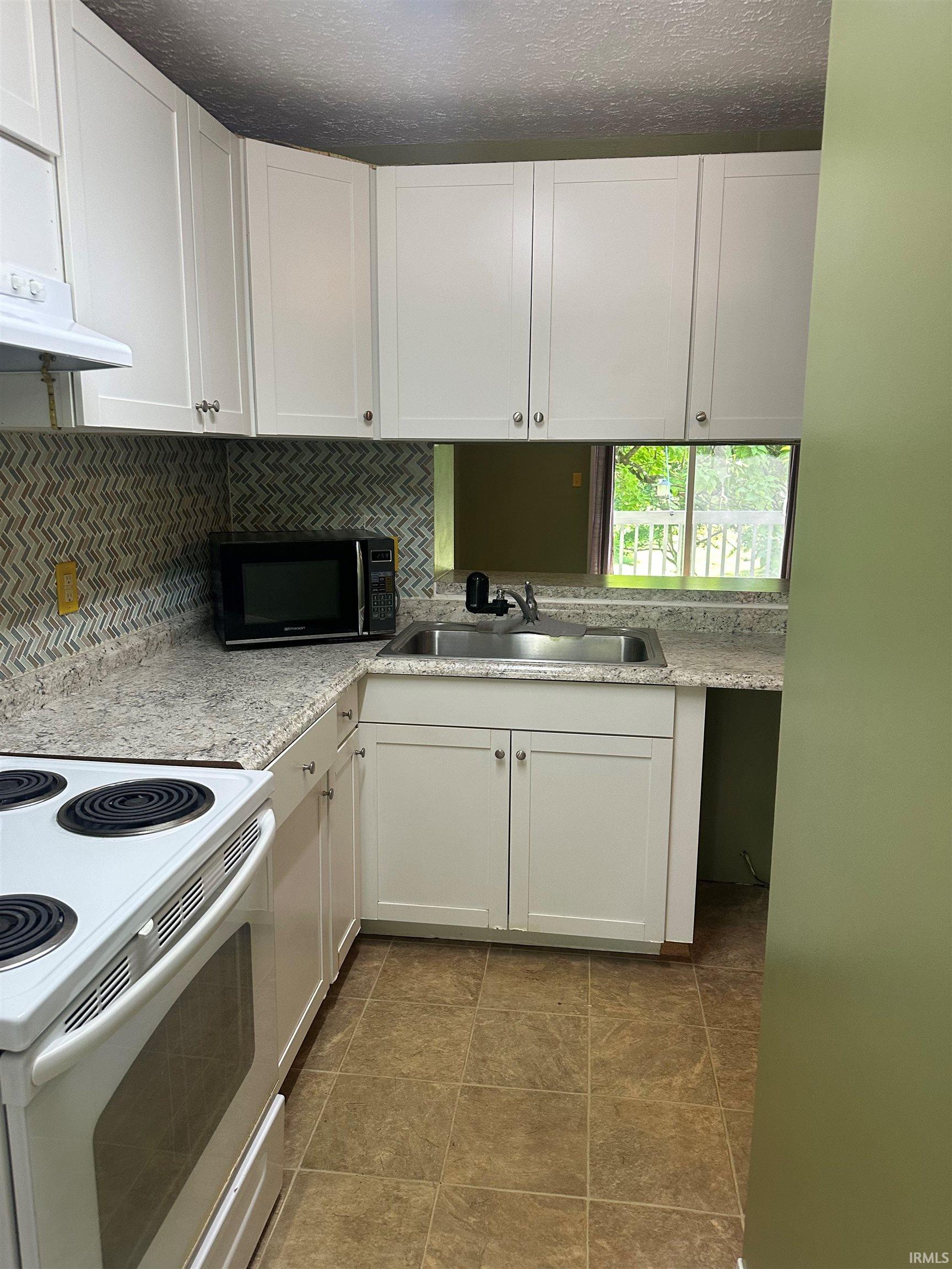 562 East Graham Place Bloomington, IN 47401 - Photo 5 of 17