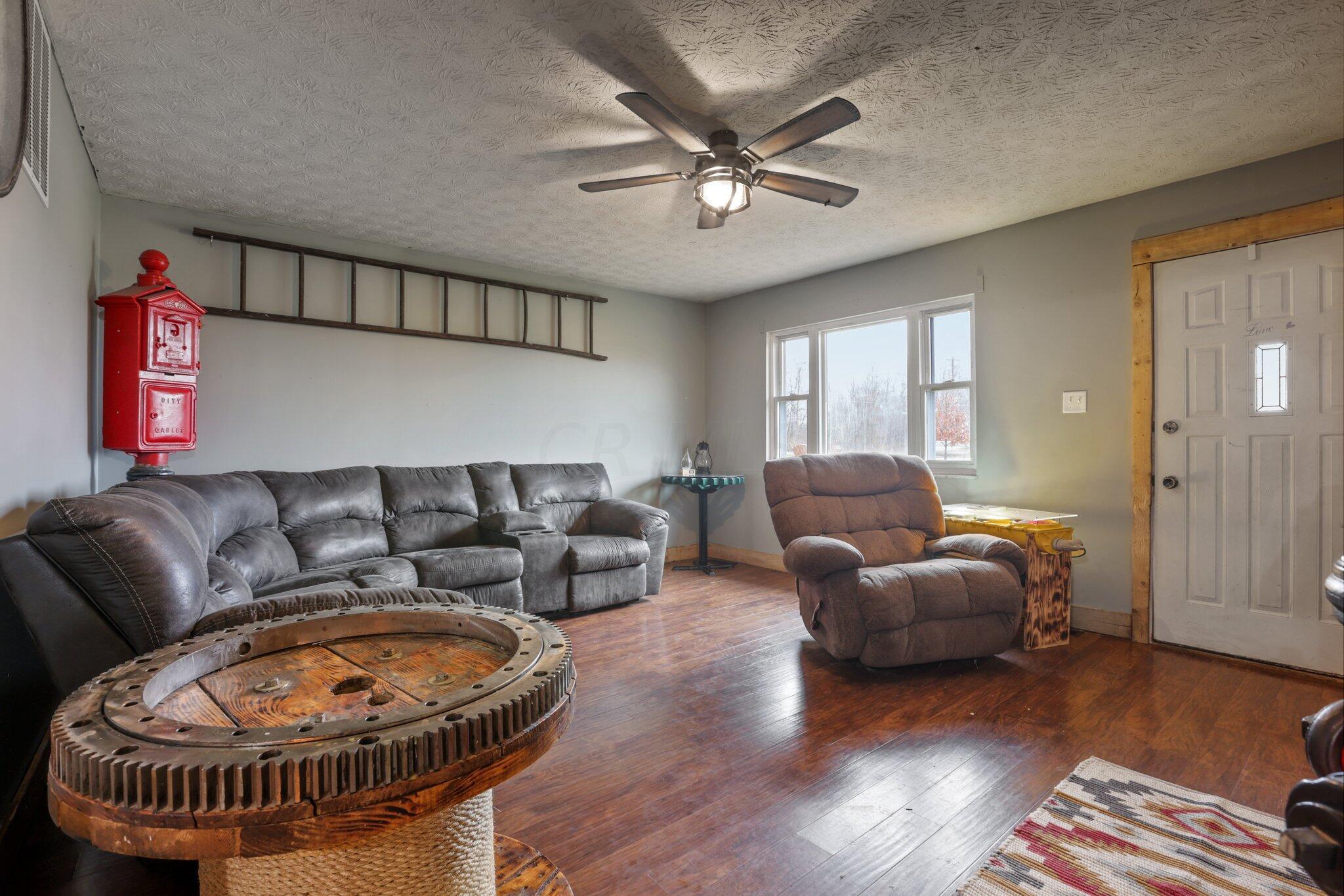 6848 Outville Road Southwest Pataskala, OH 43062 - Photo 8 of 51 Living Room