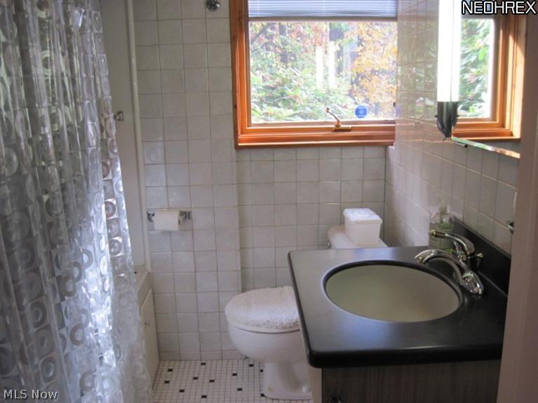 487 Sand Run Road Akron, OH 44313 - Photo 17 of 21 The view of the full bath in the lower level.