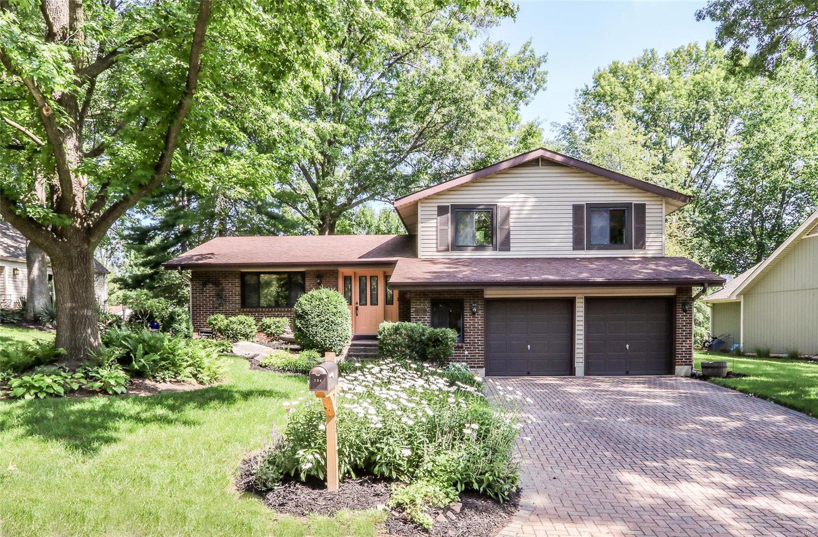 134 Rue Grand Drive Lake St. Louis, MO 63367 - Photo 2 of 31