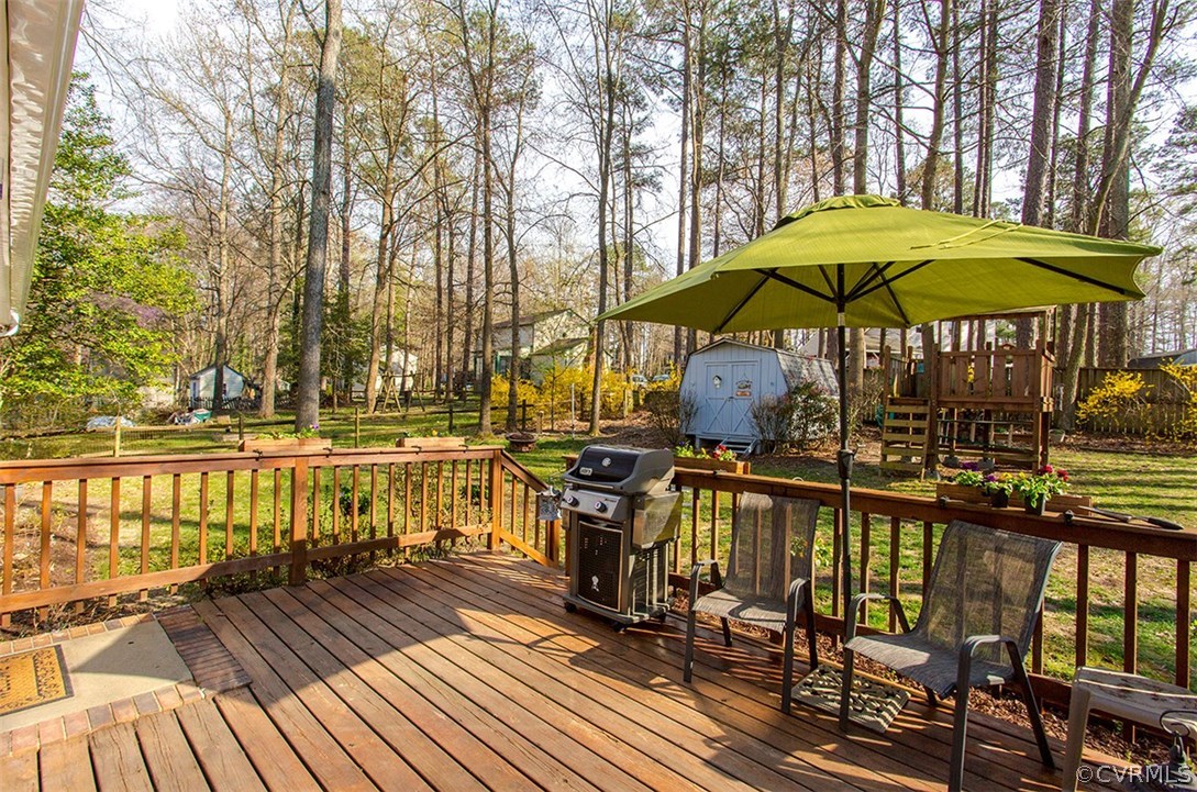 4716 Wedgemere Road Chesterfield, VA 23832 - Photo 16 of 18 a view of a balcony with chairs and umbrella