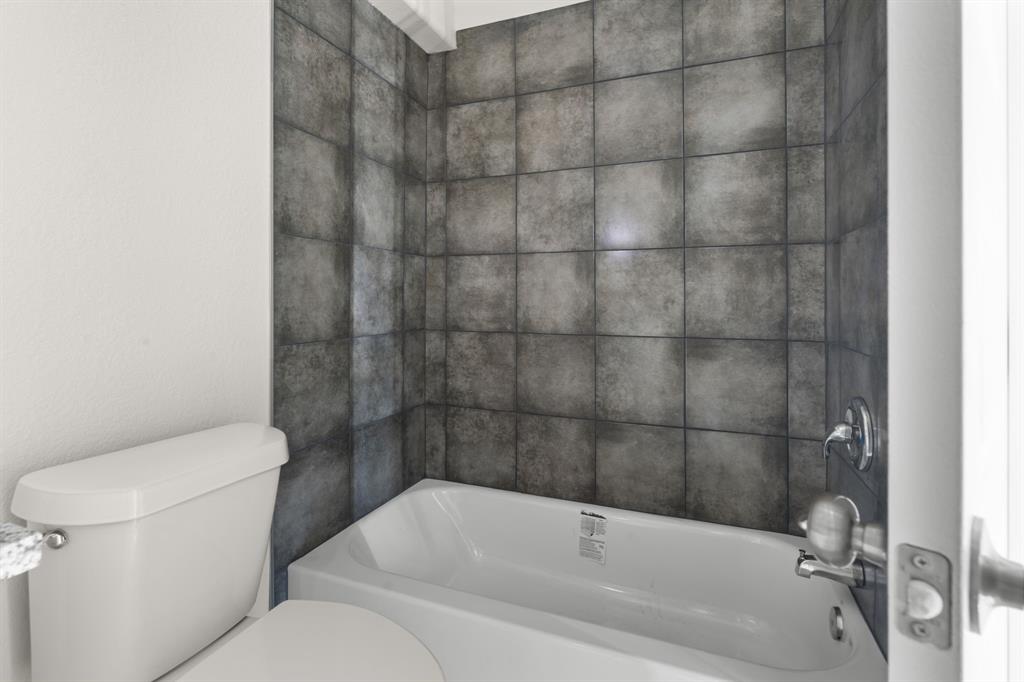 802 Old Wise Road, Unit 23 Bowie, TX 76230 - Photo 17 of 22 a bathroom with a bathtub and a toilet