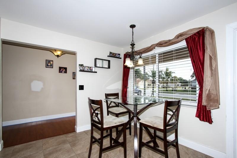 183 Raintree Trail Jupiter, FL 33458 - Photo 11 of 11 Eat-in kitchen