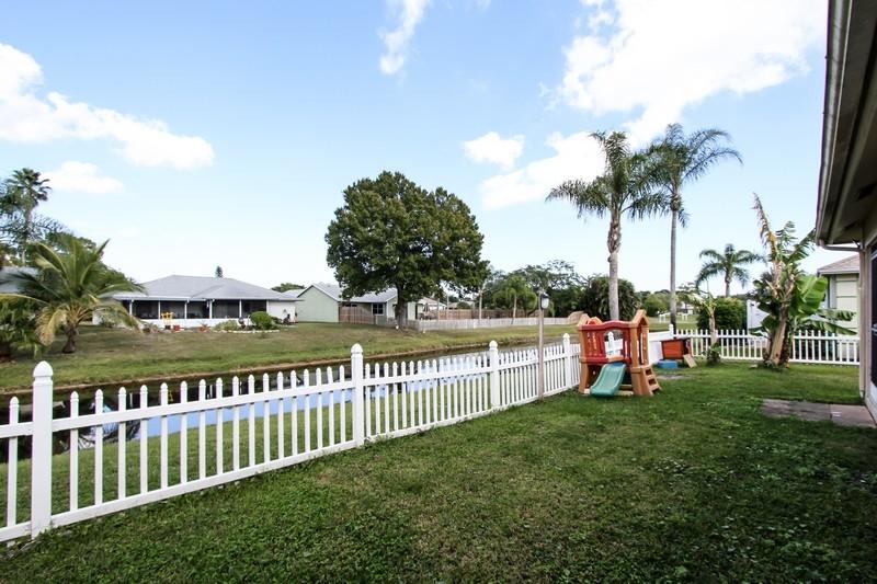 183 Raintree Trail Jupiter, FL 33458 - Photo 7 of 11 Back yard