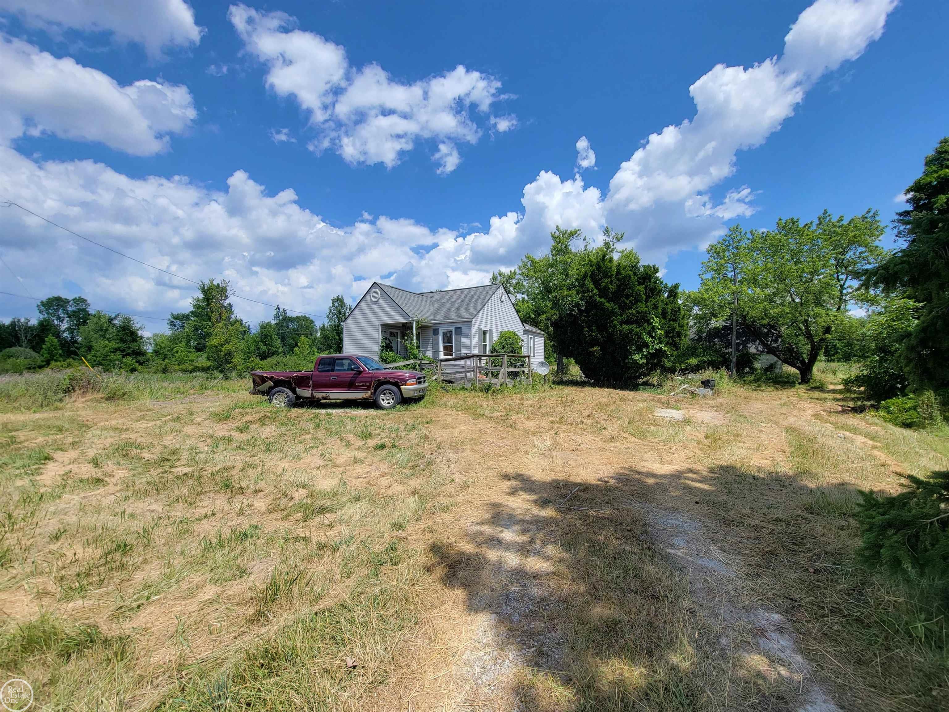 58900 Ray Center Road Ray, MI 48096 - Photo 5 of 37 50083612-4.JPG