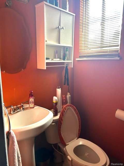 30225 Shiawassee Street Farmington, MI 48336 - Photo 2 of 9 Half Bath
