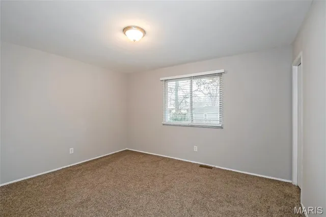 $190,000 | 1398 Brenthaven Lane, Florissant, MO 63031