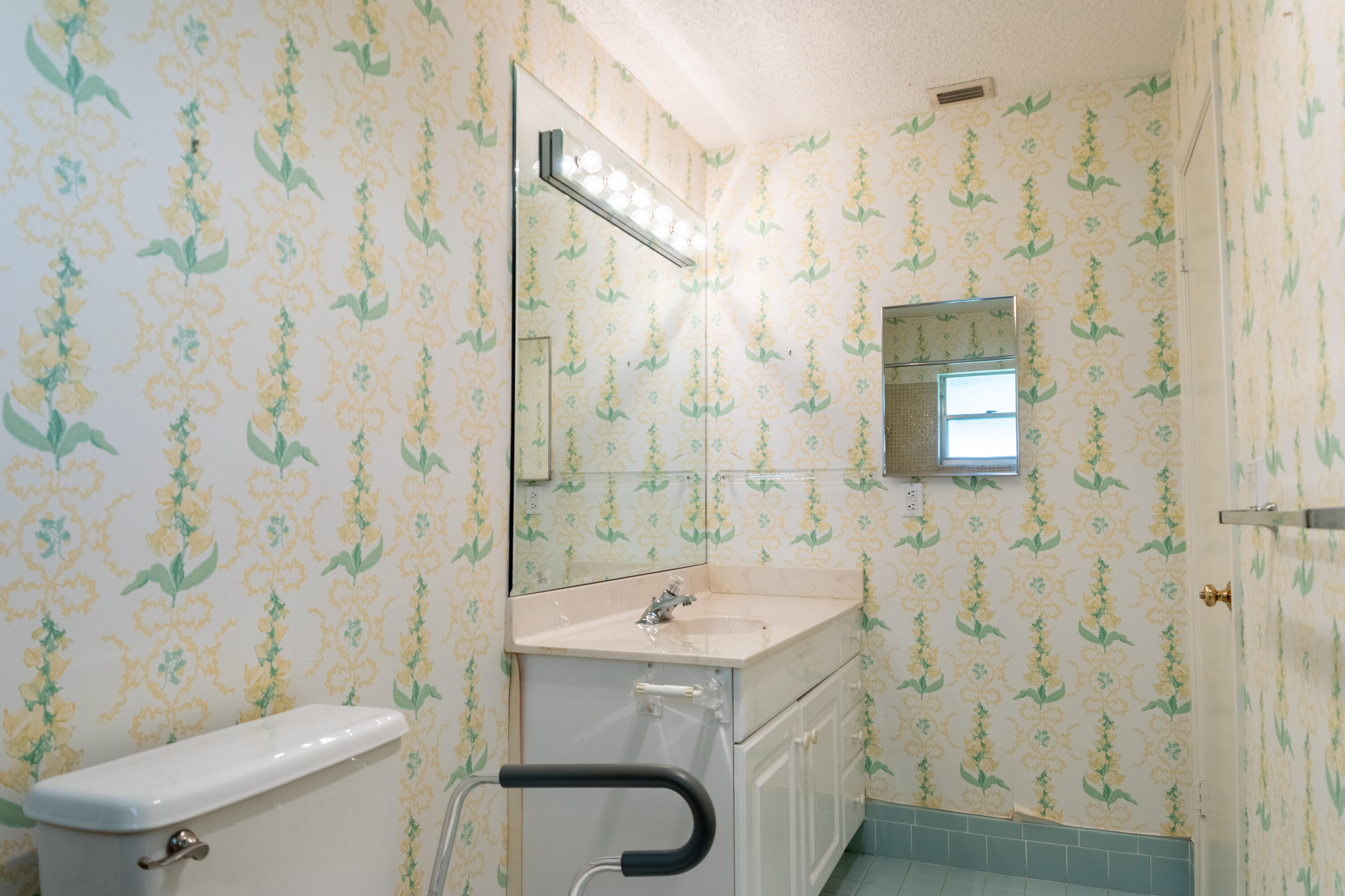 1805 Southwest Roma Way Boynton Beach, FL 33426 - Photo 18 of 28 Bath 1 Photo 1