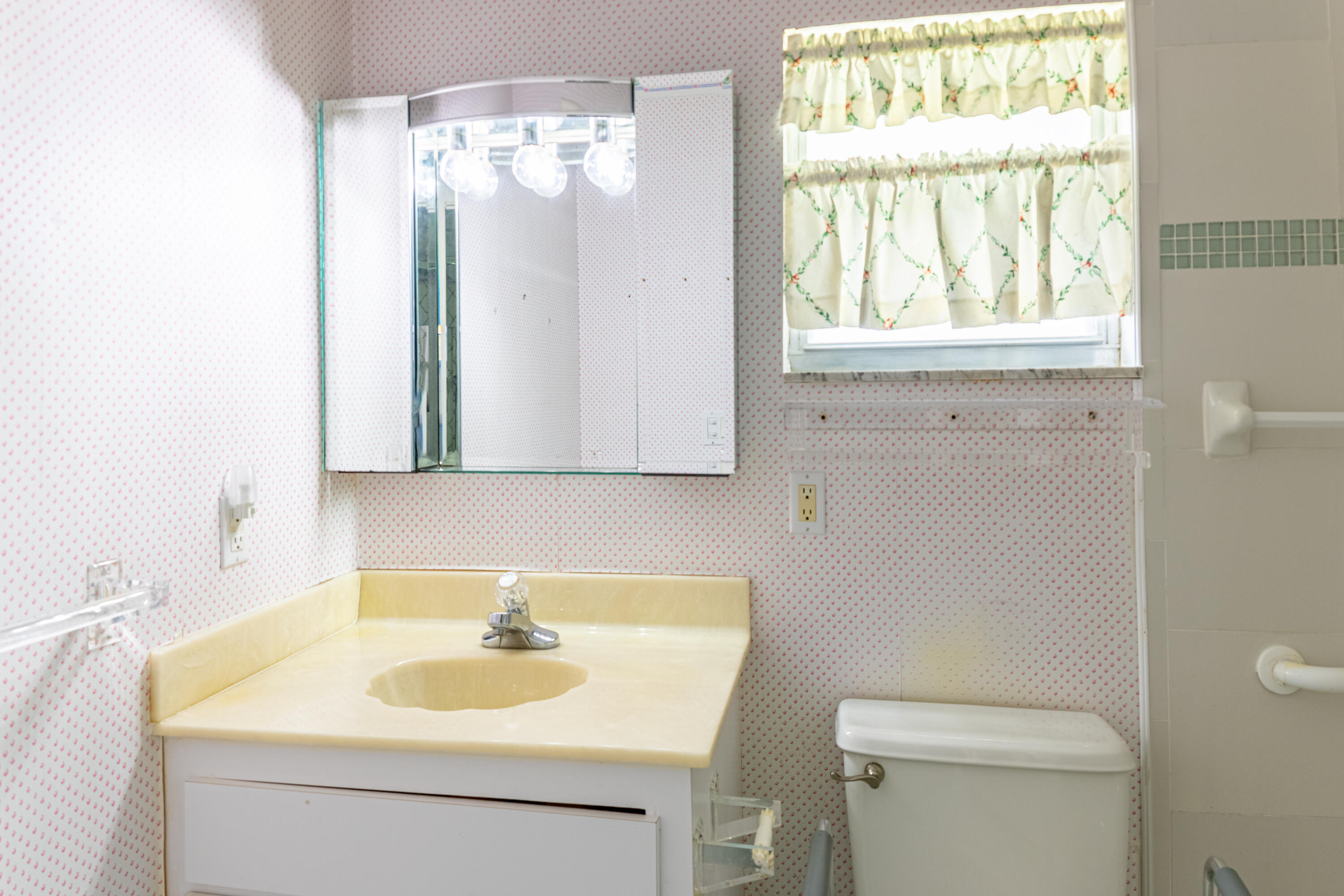 1805 Southwest Roma Way Boynton Beach, FL 33426 - Photo 21 of 28 Bath 2 Photo 1
