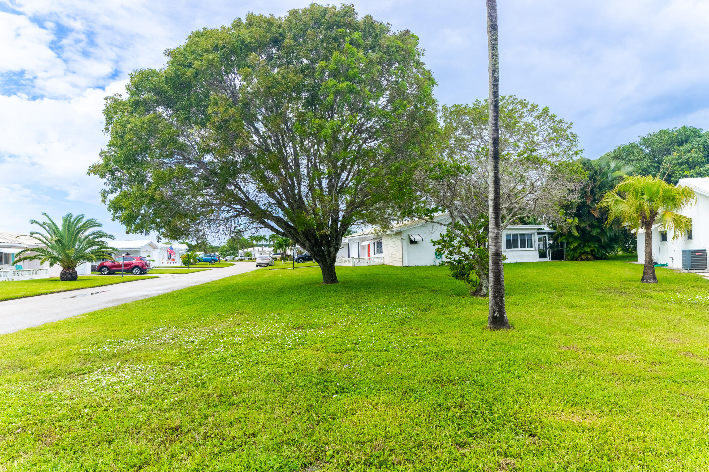 1805 Southwest Roma Way Boynton Beach, FL 33426 - Photo 25 of 28 Huge Front Yard