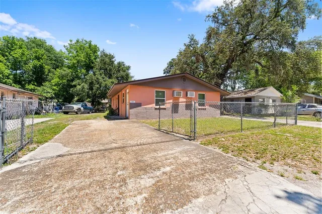 a view of backyard with a garden and trees