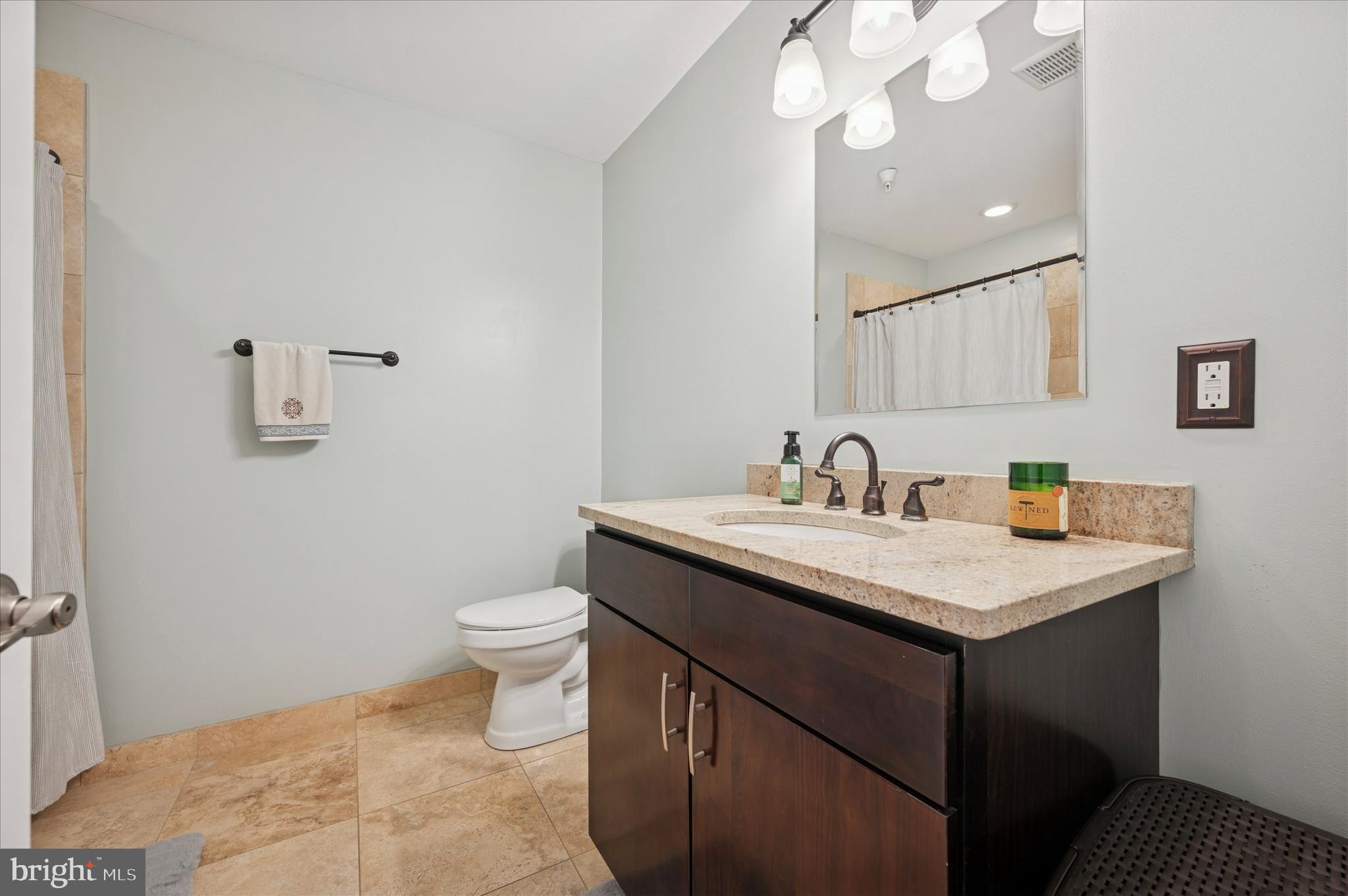 4128 Apple Street Philadelphia, PA 19127 - Photo 12 of 25 Second Floor Hall Bathroom with Tub/Shower Combo