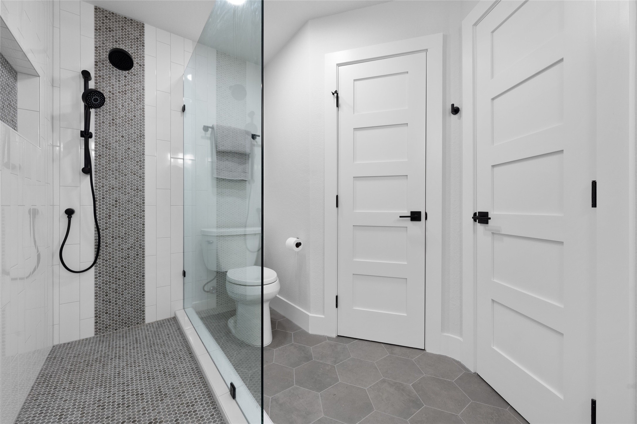 2404 Monarch Drive Austin, TX 78748 - Photo 17 of 25 a bathroom with a glass shower door