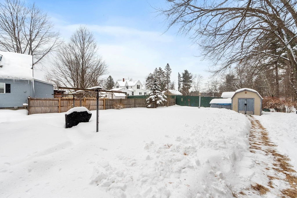 2079 Wellington Road Manchester, NH 03104 - Photo 5 of 24 Gallery Image 5