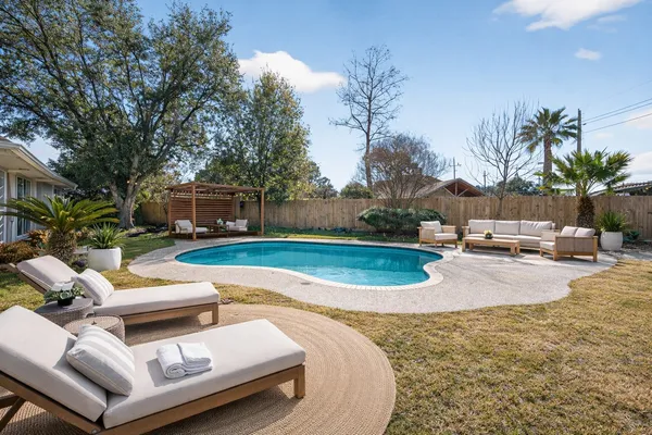 $2,550 | 15619 Winding Valley Drive, Houston, TX 77095