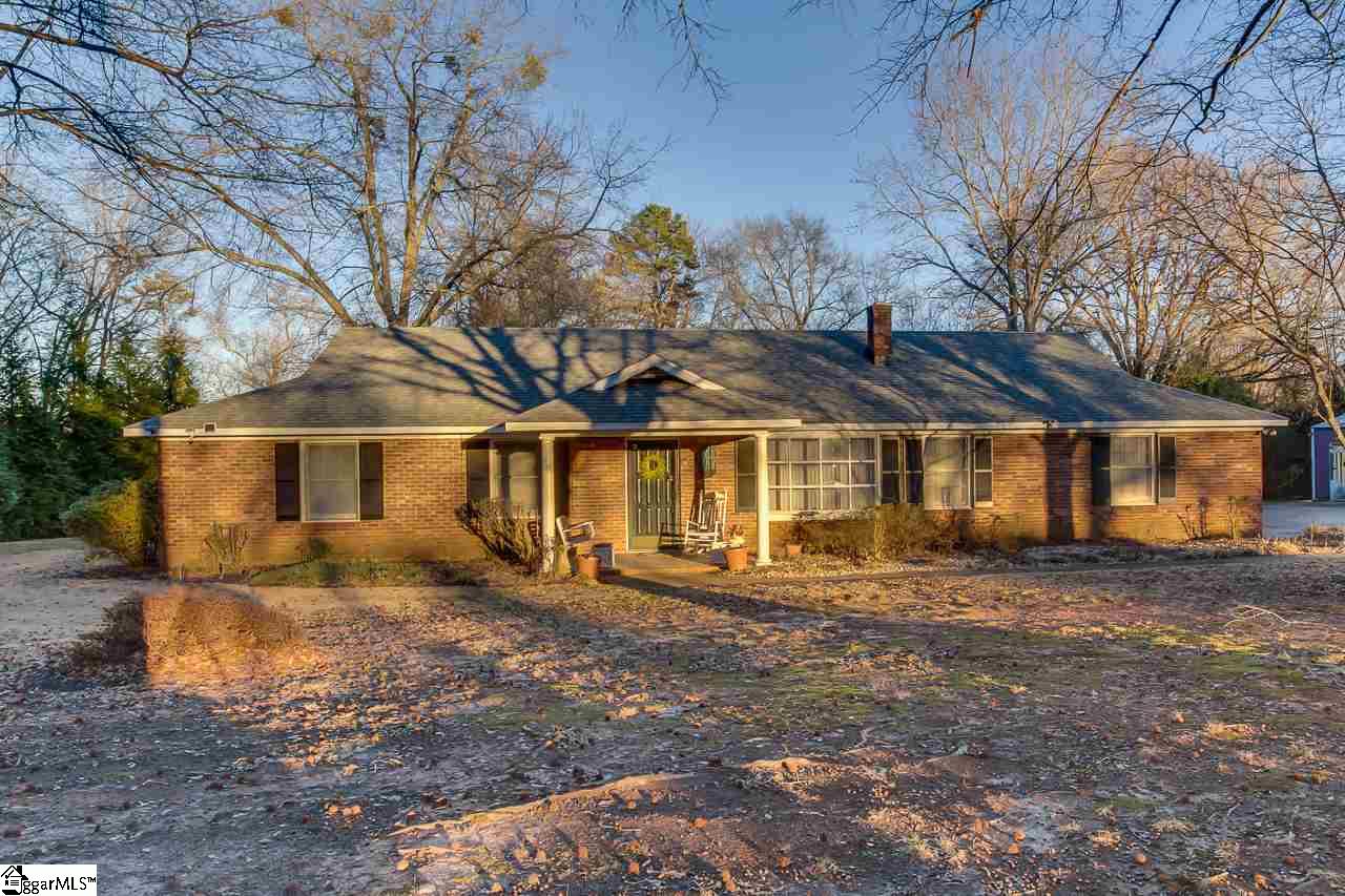 6 Roe Road Greenville, SC 29611 - Photo 1 of 25 Gallery Image 1
