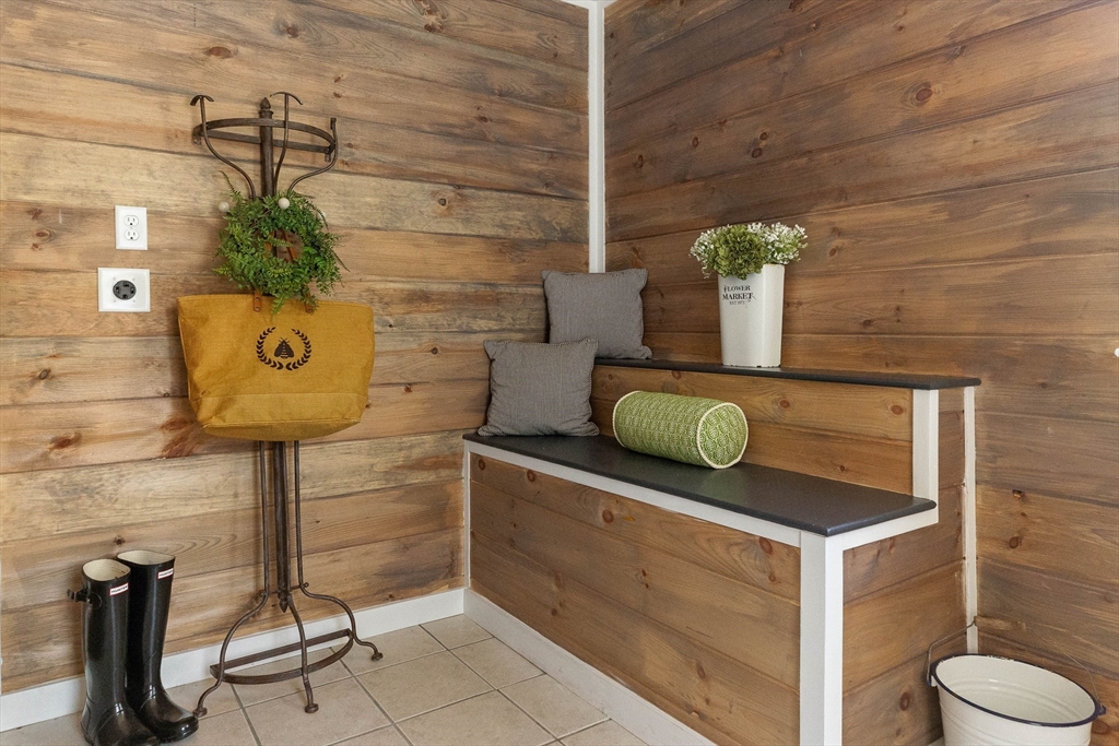 39 Beacon Street Gloucester, MA 01930 - Photo 12 of 34