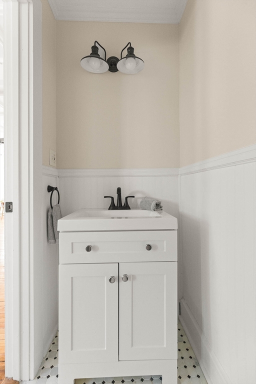 39 Beacon Street Gloucester, MA 01930 - Photo 18 of 34