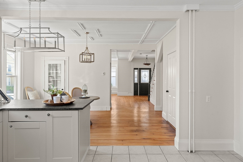 39 Beacon Street Gloucester, MA 01930 - Photo 4 of 34