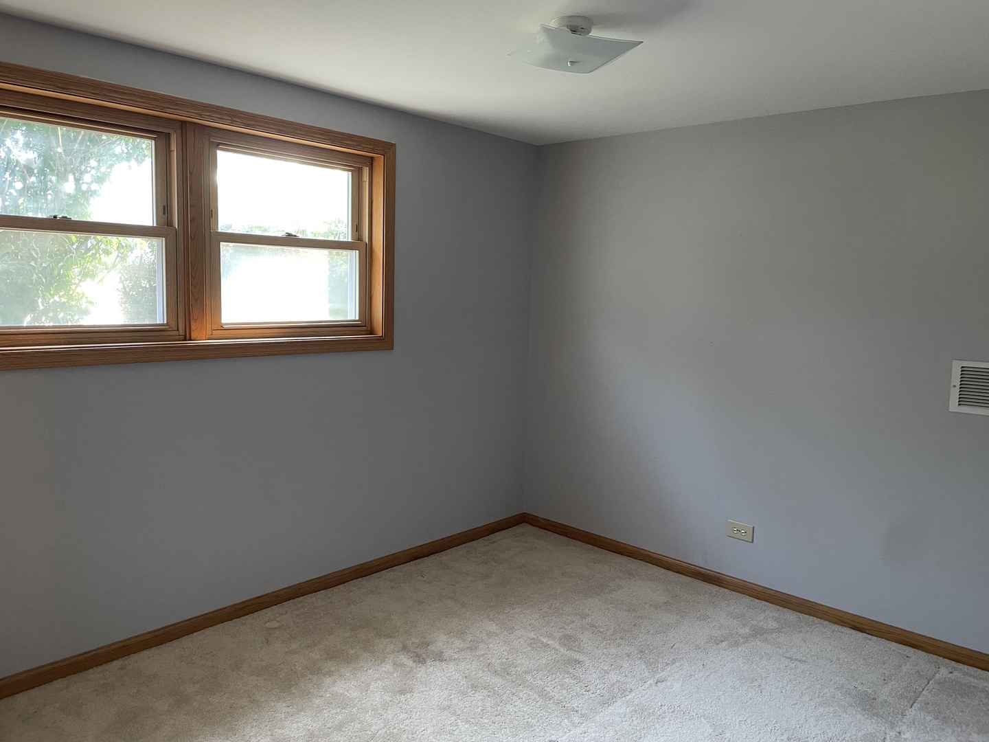 5648 Dover Road Oak Forest, IL 60452 - Photo 7 of 9 an empty room with a window