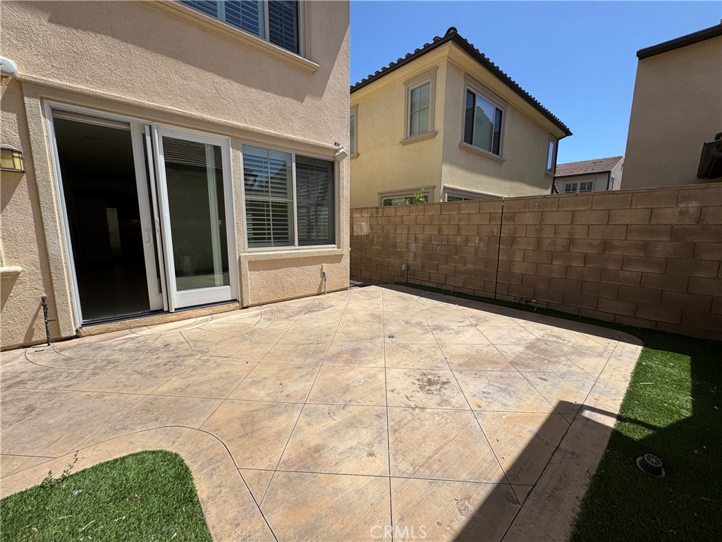 91 Splendor Irvine, CA 92618 - Photo 11 of 11 a view of a backyard of a house