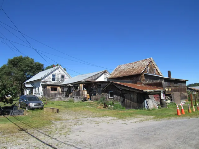 $75,900 | 258 Elm Street, Barton, VT 05822