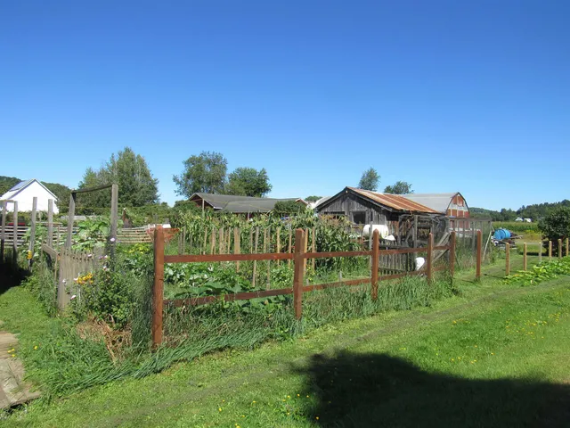 $75,900 | 258 Elm Street, Barton, VT 05822