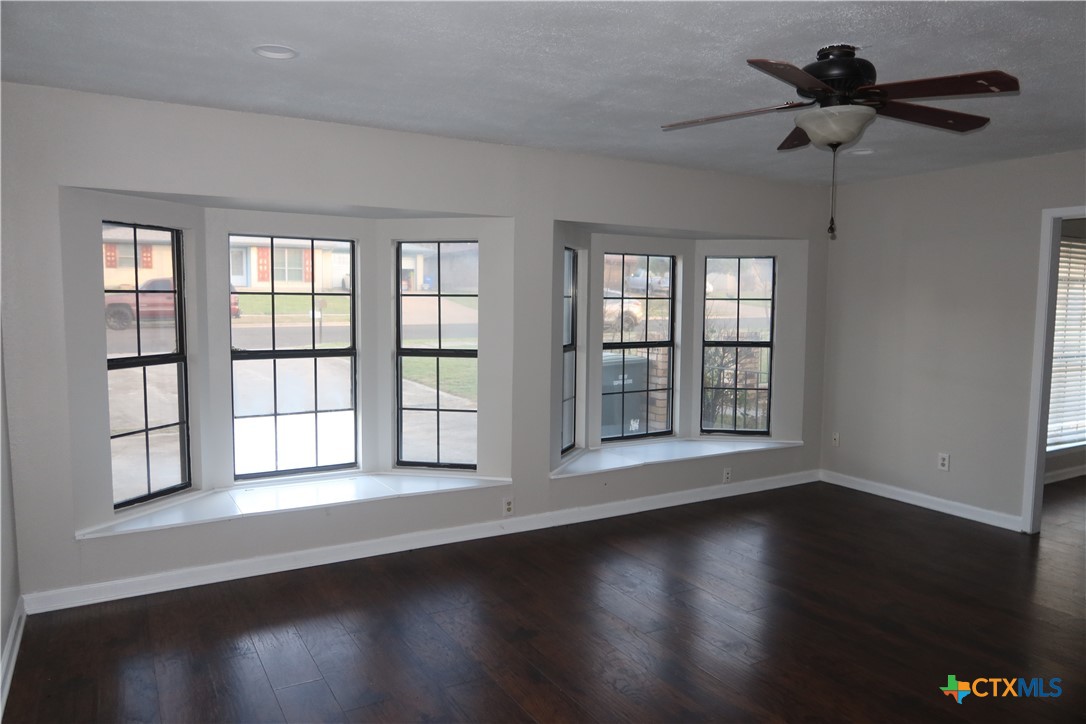 809 North 23rd Street Copperas Cove, TX 76522 - Photo 2 of 13 Living Room