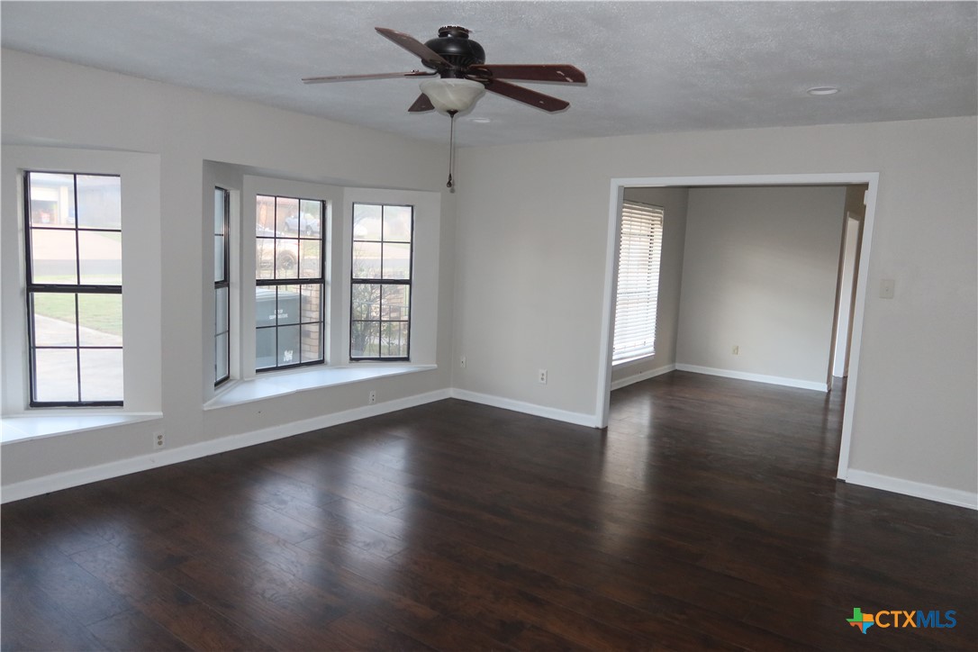 809 North 23rd Street Copperas Cove, TX 76522 - Photo 3 of 13 Living Room