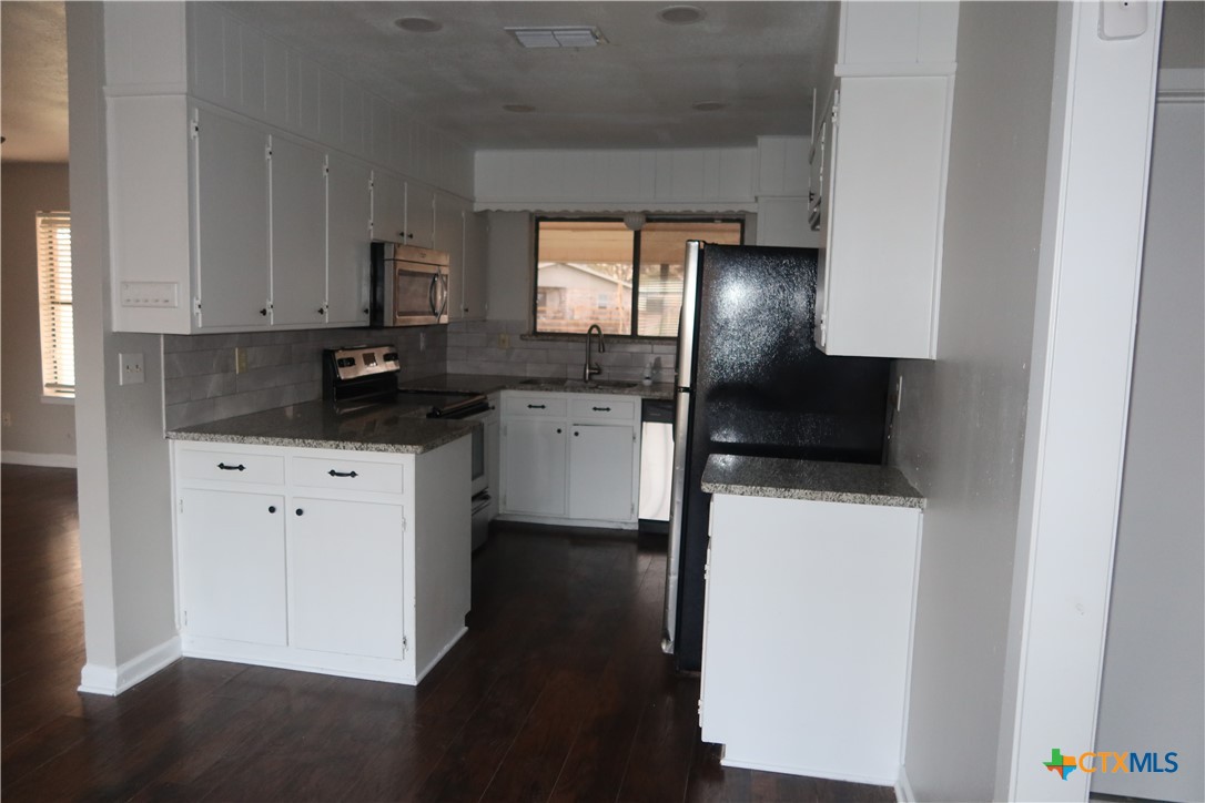 809 North 23rd Street Copperas Cove, TX 76522 - Photo 5 of 13 Kitchen