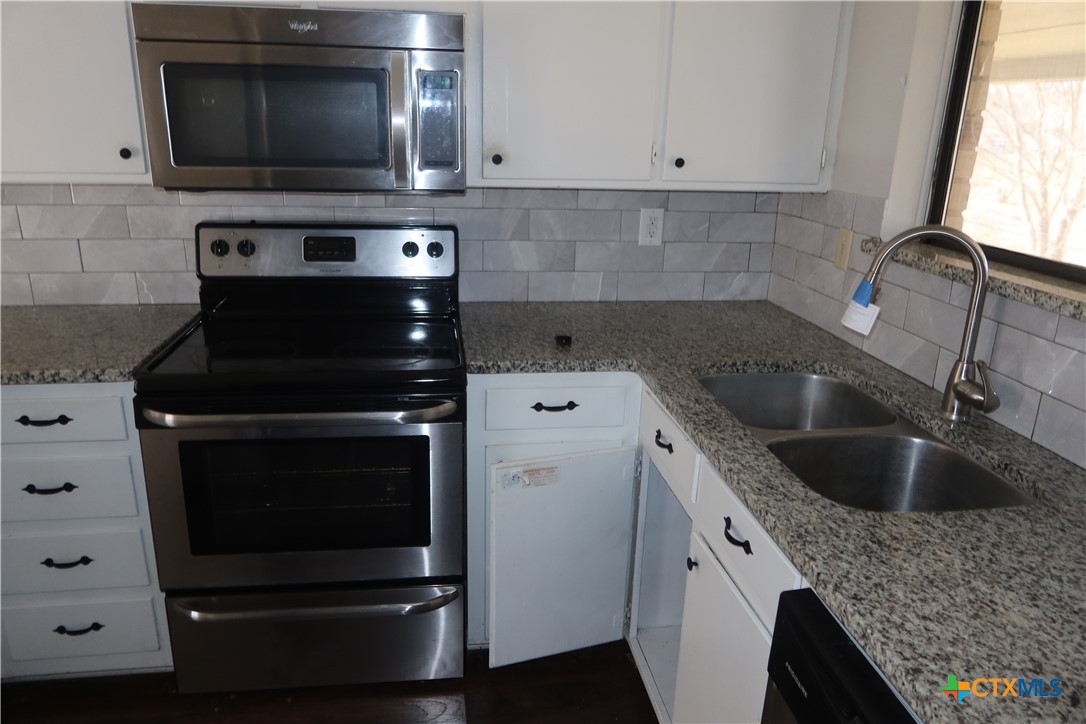 809 North 23rd Street Copperas Cove, TX 76522 - Photo 6 of 13 Kitchen