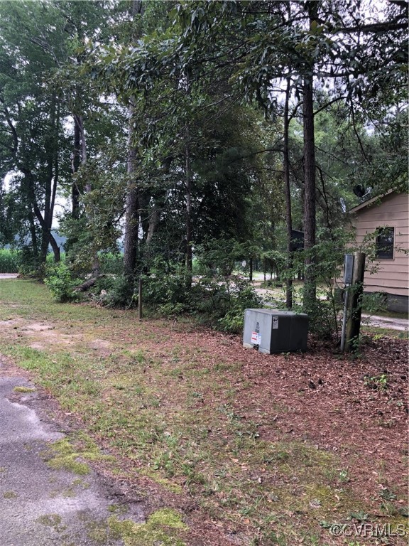 13606 Halifax Road Richmond, VA 23238 - Photo 6 of 50 View of yard