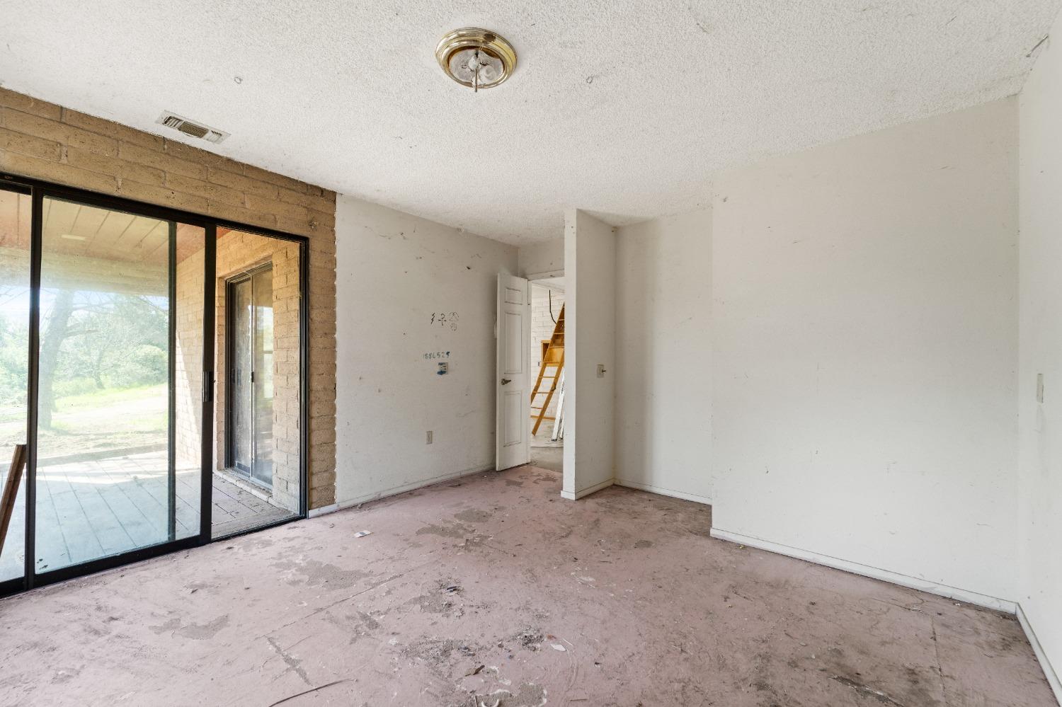 15595 Highway 16 Capay, CA 95607 - Photo 13 of 68 an empty room with windows