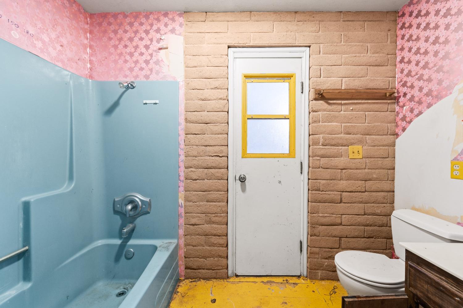 15595 Highway 16 Capay, CA 95607 - Photo 15 of 68 a bathroom with a sink and a bathtub