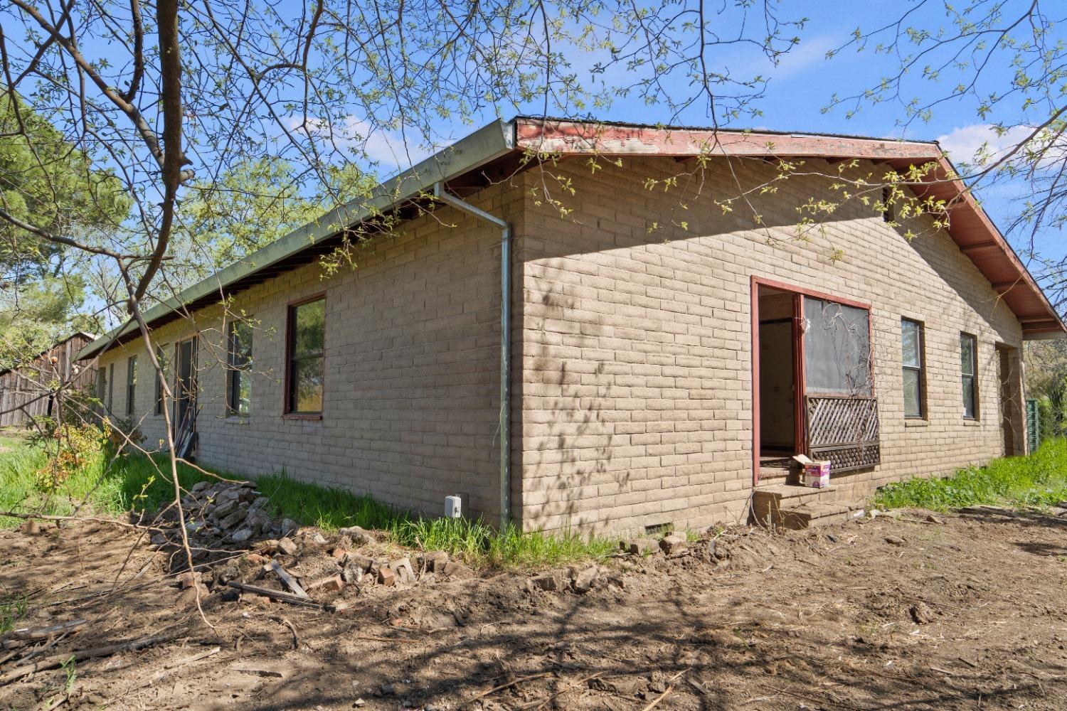 15595 Highway 16 Capay, CA 95607 - Photo 40 of 68 a front view of a house with garden