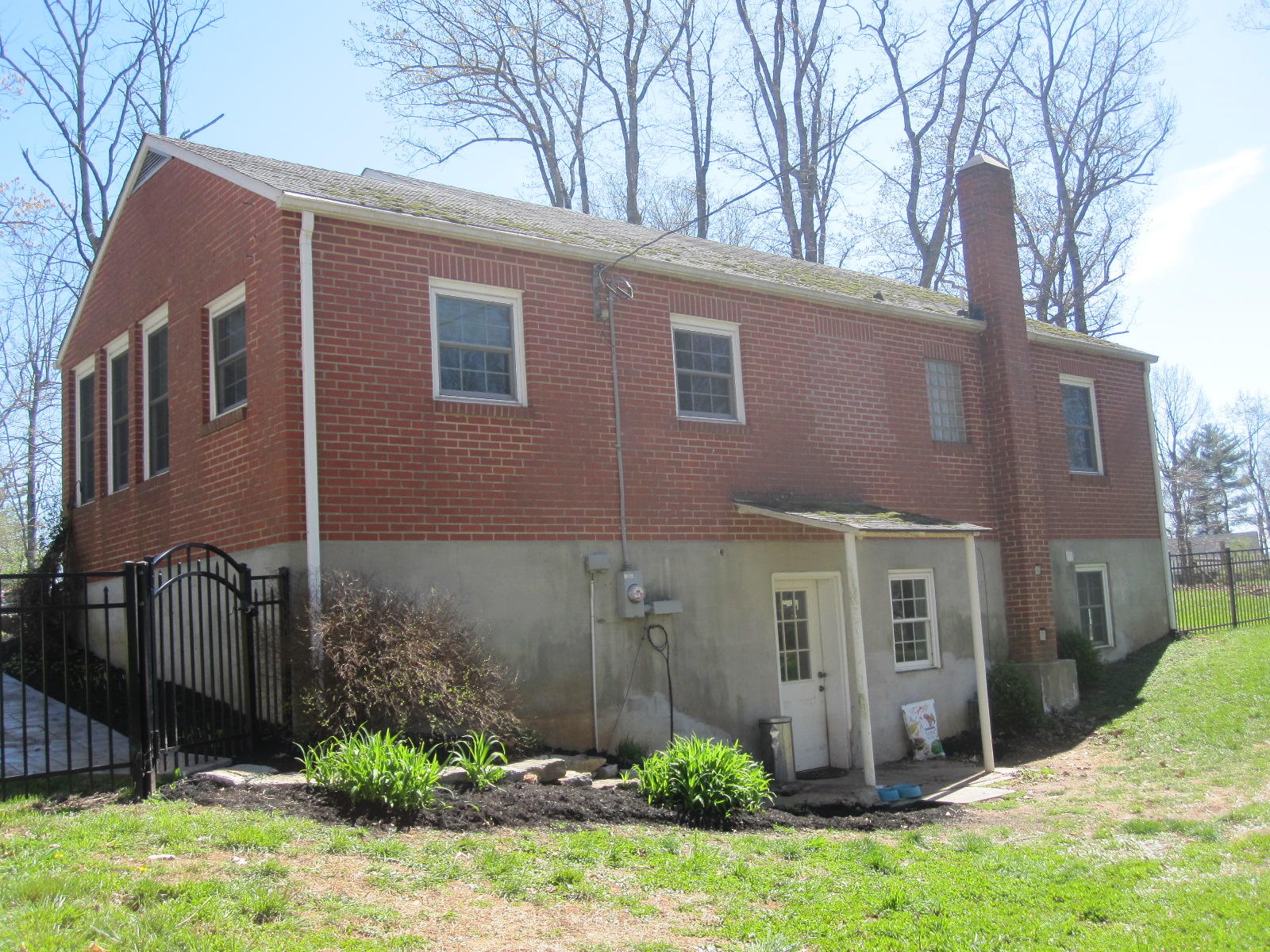 1909 Retreat Road Boones Mill, VA 24065 - Photo 3 of 59 a front view of a house with garden