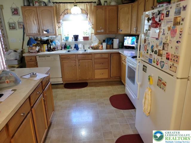 2137 Freedom Way Pocono Summit, PA 18346 - Photo 13 of 33 a kitchen with stainless steel appliances a stove a sink and a refrigerator